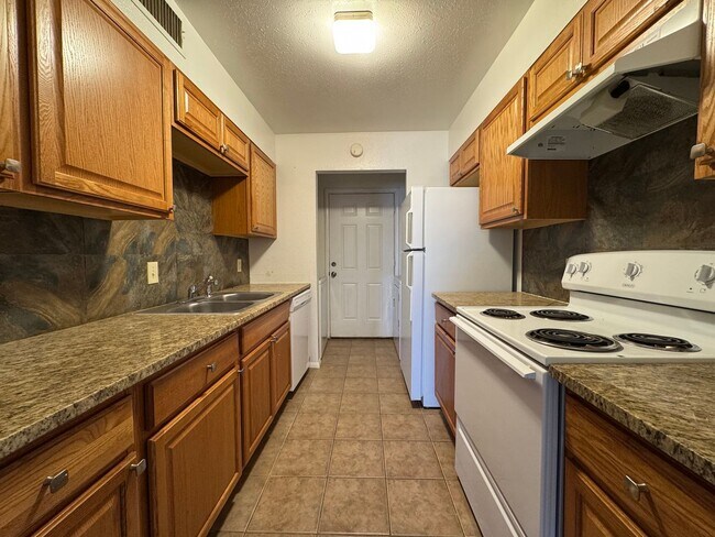 Building Photo - 1405 Riley Dr