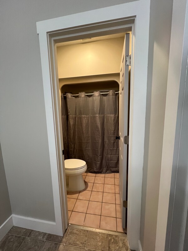 Building Photo - 704 W 15th St