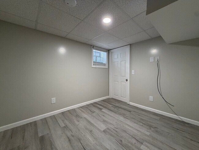 Building Photo - 320-322-322 Wood St