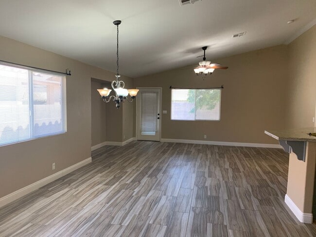 Building Photo - Single story 4br, 2bth, 2cg