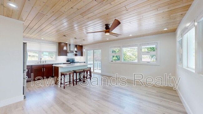 Building Photo - 4566 Sierra Dr