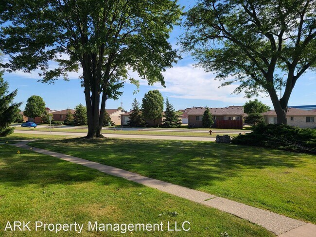 Building Photo - 2 br, 2 bath House - 8385 Kennedy Circle #6