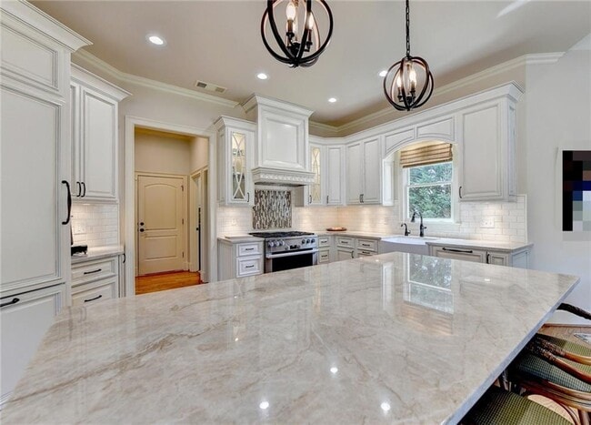 Building Photo - 6745 Laurel Oak Dr