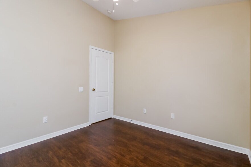 Building Photo - 5612 Terrain De Golf Dr