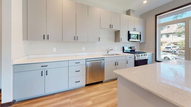 Primary Photo - 614 11th Ave SE