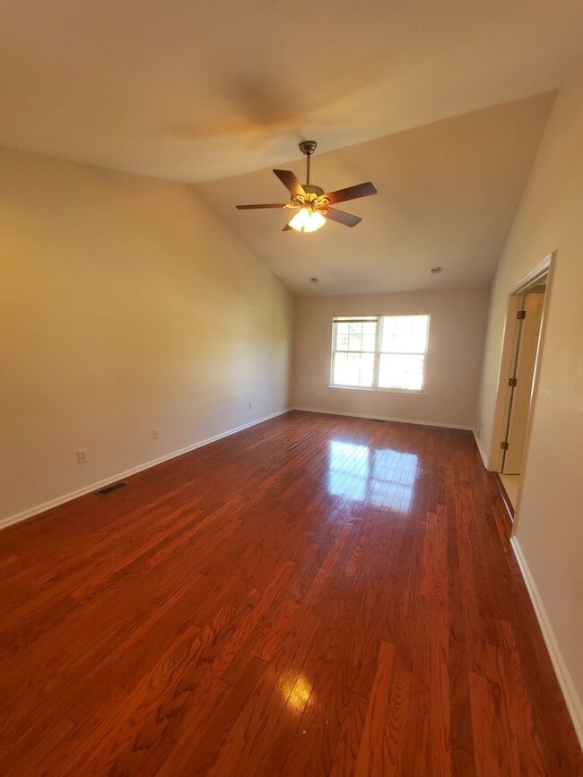 Building Photo - Waterfront! Spacious, updated, 4-bedroom &...