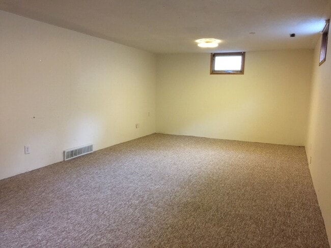 Building Photo - Springbrook Duplex