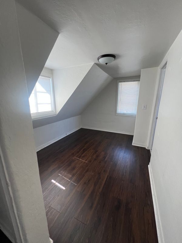 Building Photo - 1131 E Whiting Ave