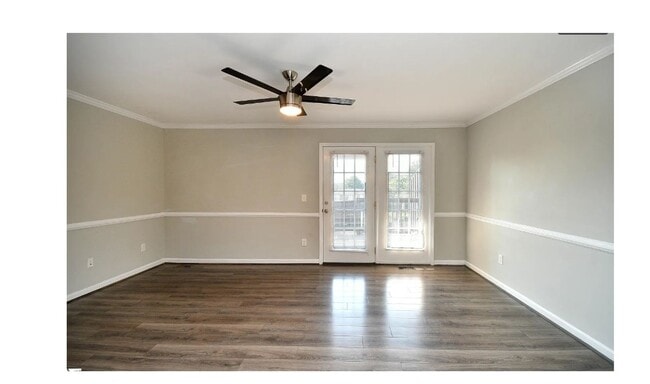 Building Photo - Charming 2-bedroom, 2.5-bathroom townhouse...