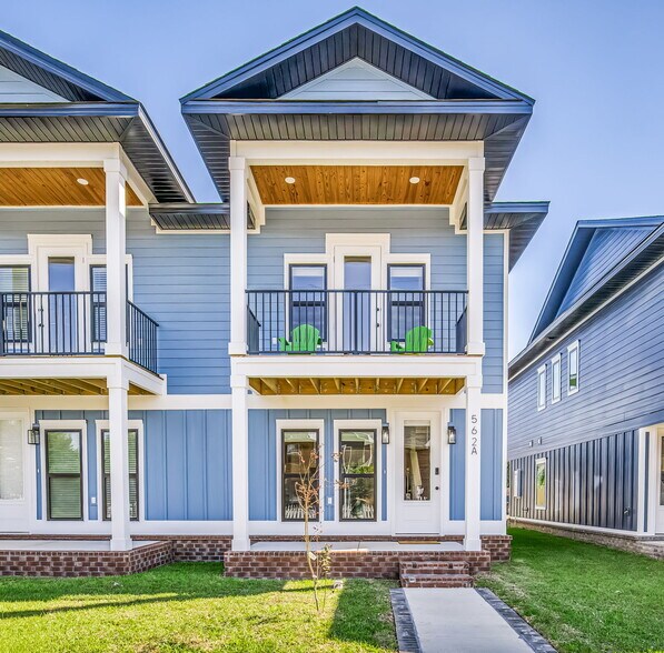 Building Photo - 562 N De Villiers St