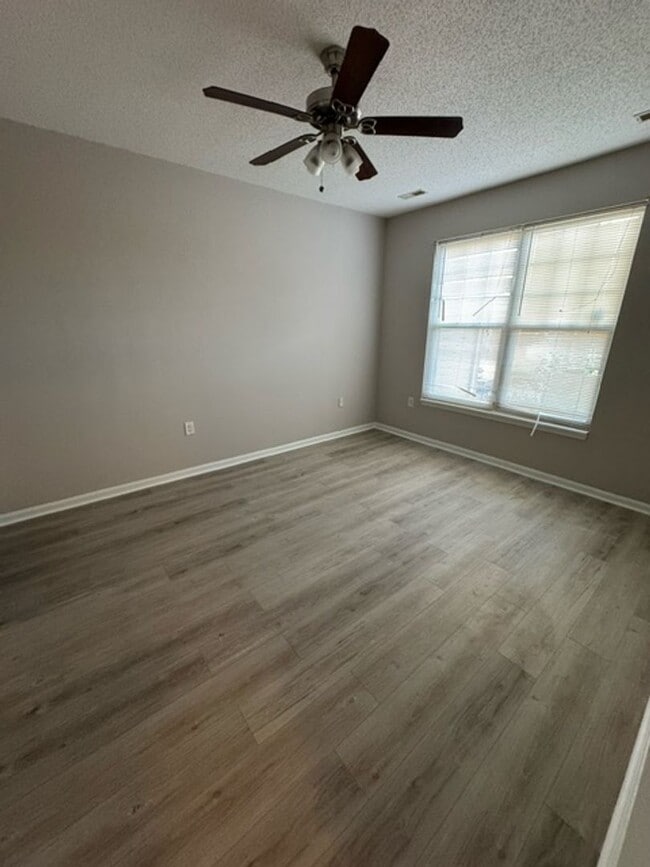 Building Photo - Condo for rent in Windsor Mill!