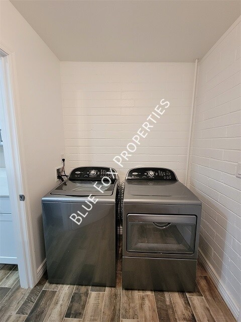 Building Photo - 1933 S Palma Pl