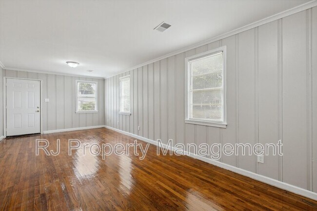 Building Photo - 605 Orchard Ave