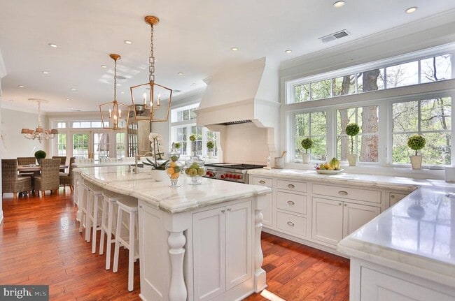 Building Photo - 6329 Linway Terrace