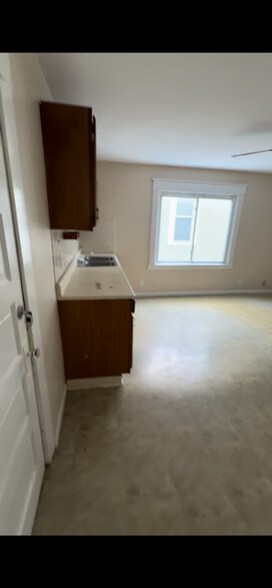 Building Photo - 449 Willett St