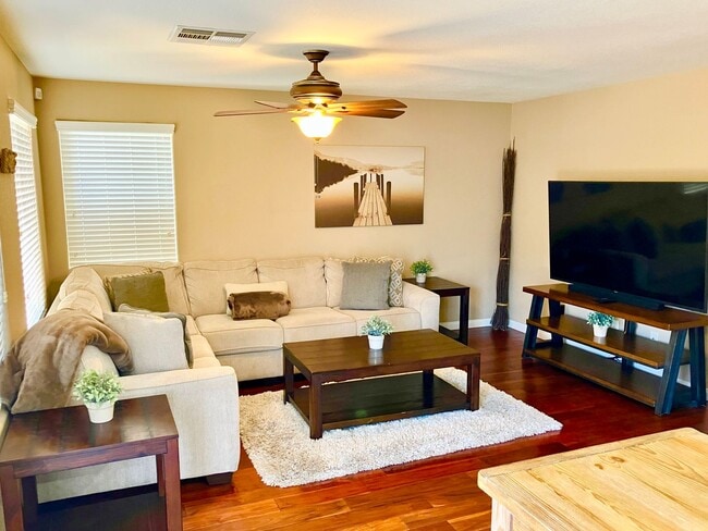 Building Photo - Welcome to your new home at Alington Bend ...