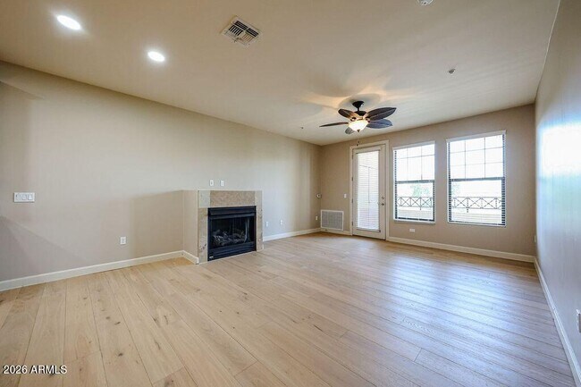 Building Photo - 7291 N Scottsdale Rd
