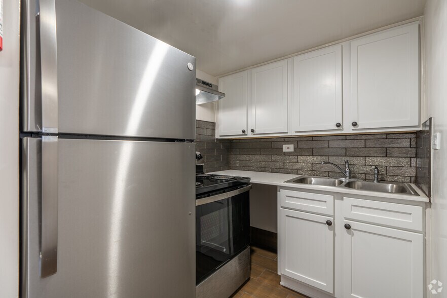 1BR, 1BA - 630SF - Kitchen - Crescendo Apartments