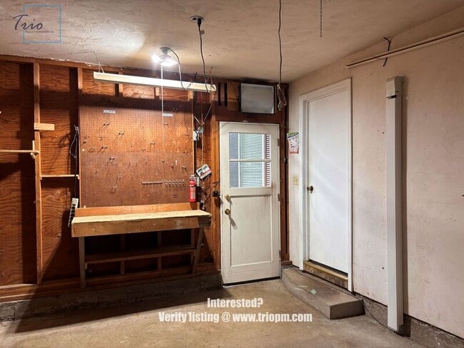 Building Photo - 1398 Corum Ave