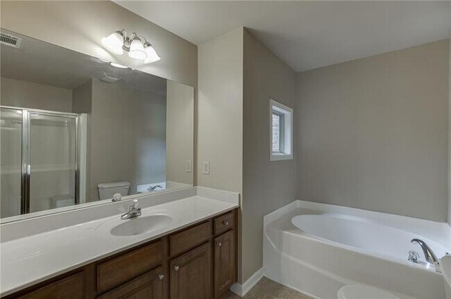 Building Photo - 314 Oakland Hills Way