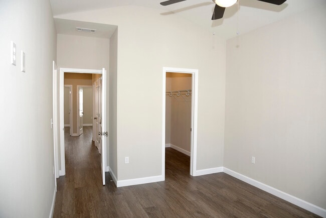 Building Photo - 1818 Stable Ln