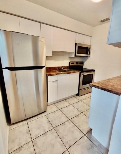 Building Photo - 224 SW 47th Ter