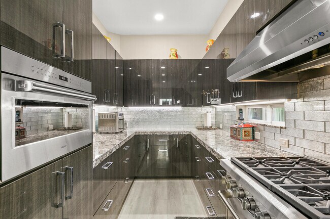 Building Photo - 46211 Roadrunner Ln