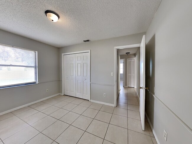 Building Photo - 102 Cascade St