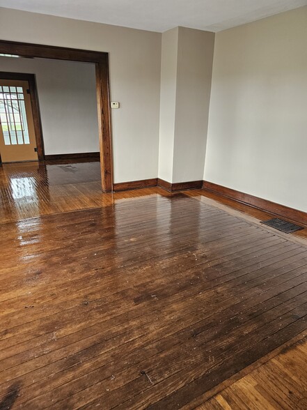 Building Photo - 5912 W 200 S