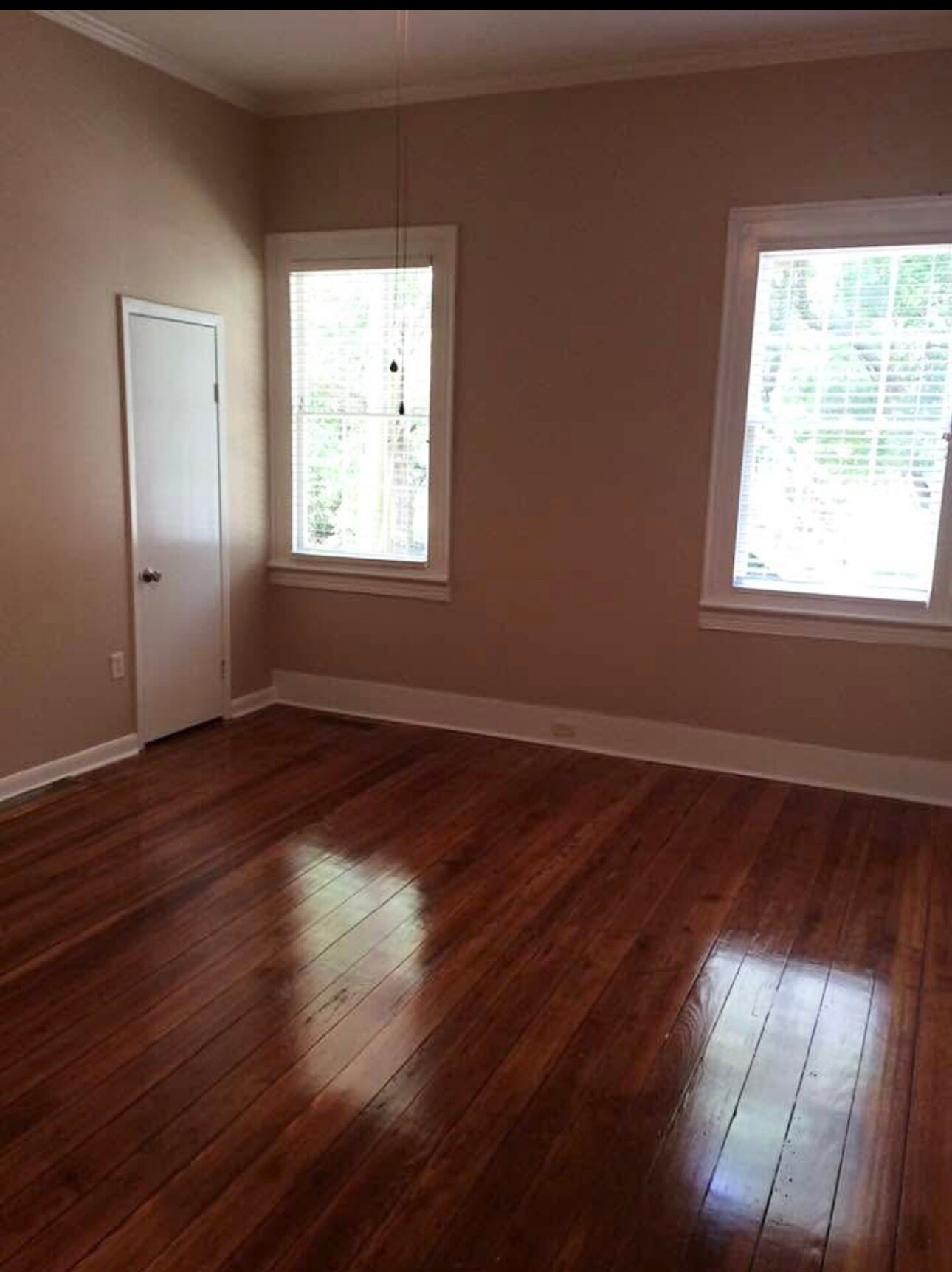 Building Photo - 217 E Richardson Ave