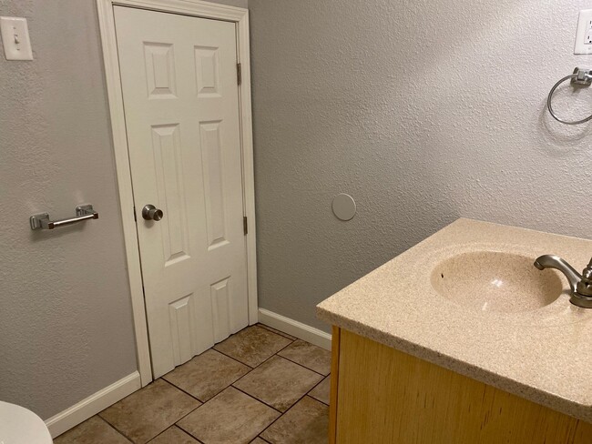 Building Photo - 259 Melwood St