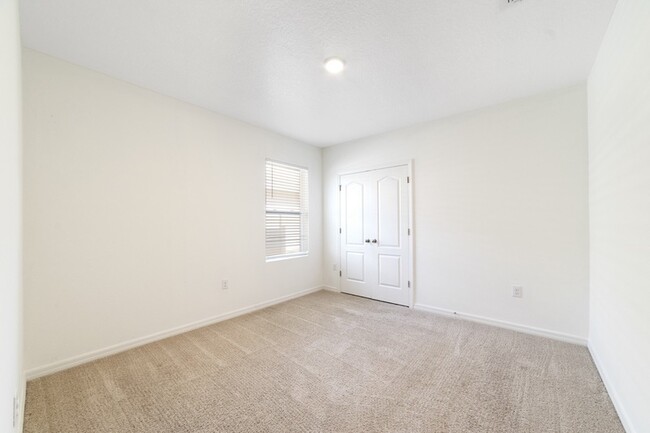 Building Photo - 121 Sunny Day Wy