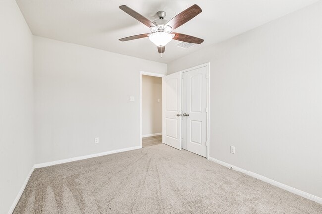 Building Photo - 419 Lazy Ln