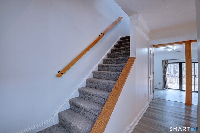 Building Photo - 32 Farmington Chase Crescent