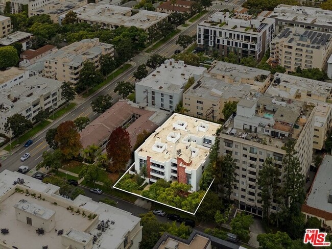 Building Photo - 429 N Oakhurst Dr