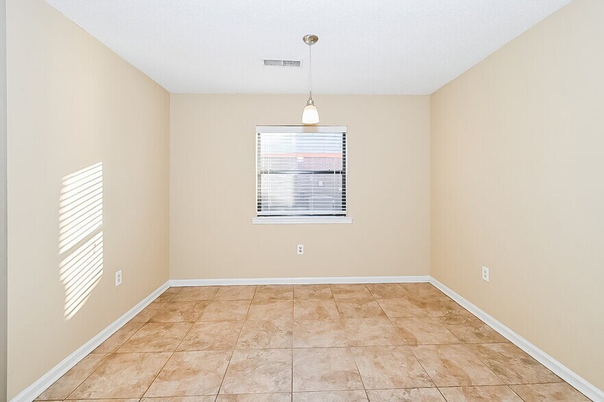 Building Photo - 6622 Red Birch Dr