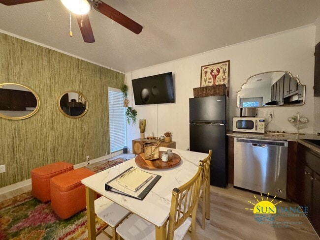 Building Photo - Charming 1-Bed, 1-Bath (Furnished Optional...