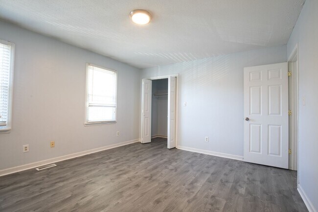 Building Photo - 3 bed 2.5 bsth