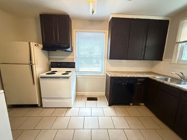 Building Photo - Adorable Cottage in East Nashville!