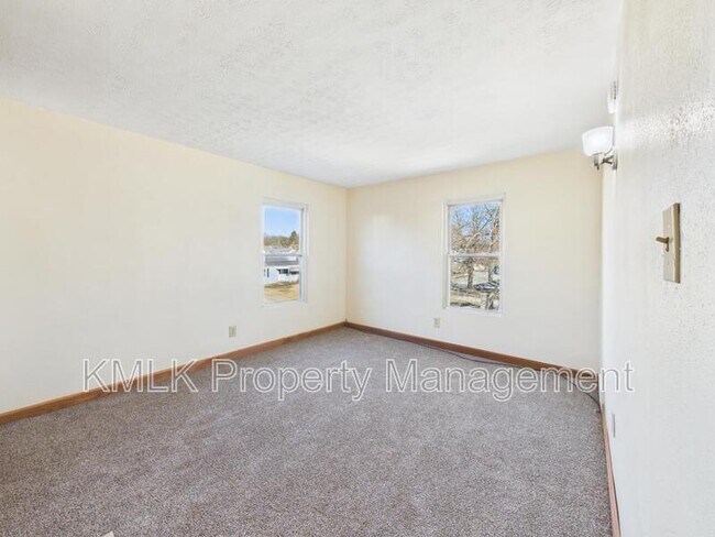 Building Photo - 444 7th St