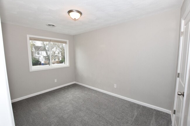 Building Photo - 1324 W 38th St