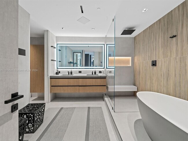 Building Photo - 3101 S Ocean Dr