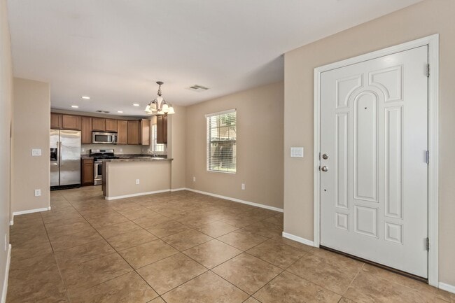 Building Photo - Welcome Home 3B/2BA in Lyons Gate!