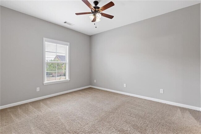 Building Photo - 5440 Northview Lake