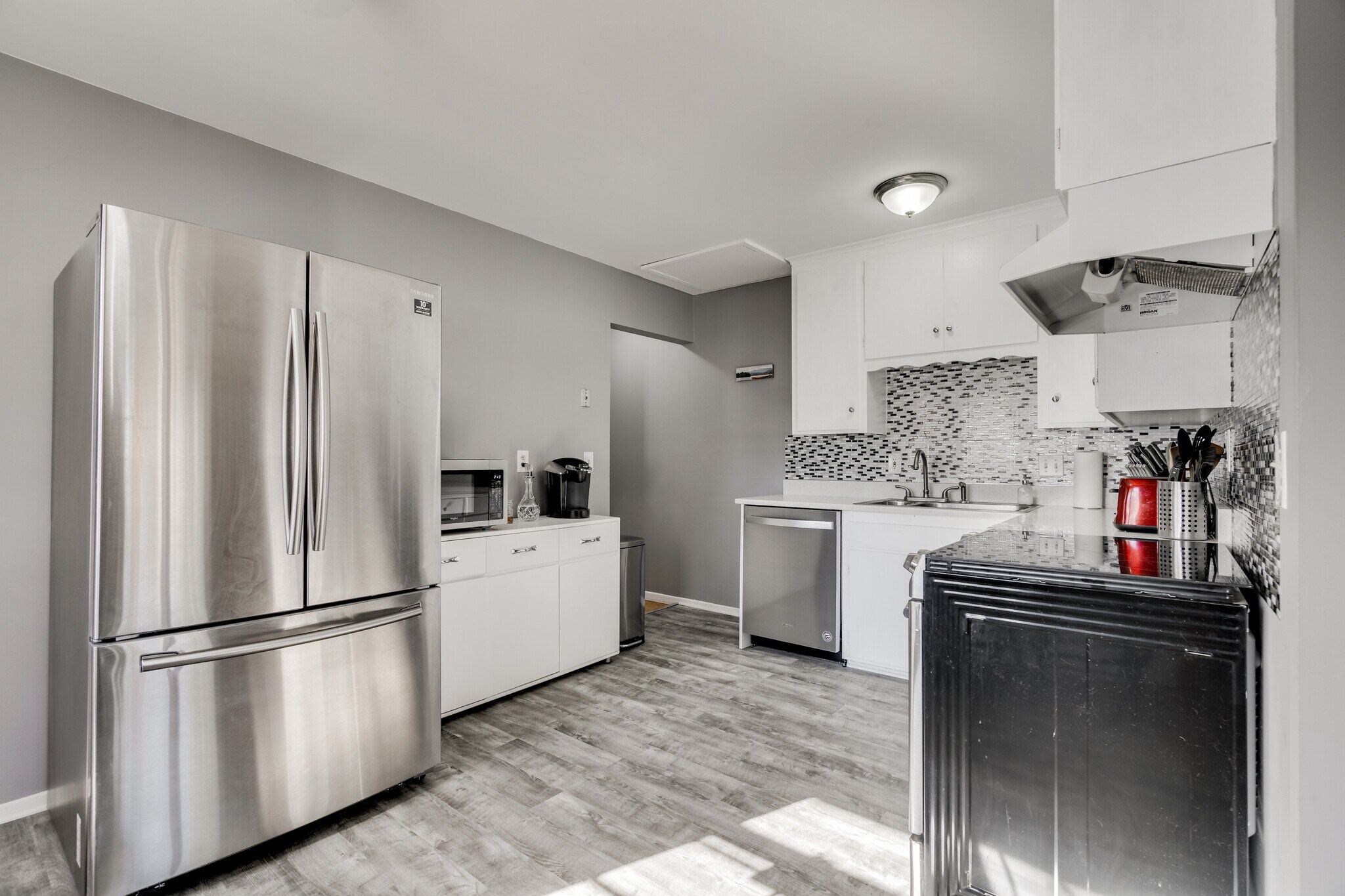 Kitchen - 5314 Hiawatha Ln