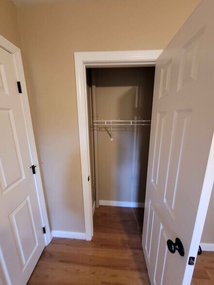 Building Photo - 391 Putnam Pike