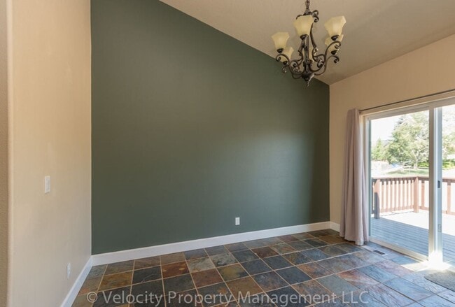 Building Photo - Beautiful home on a private cut-de-sac!