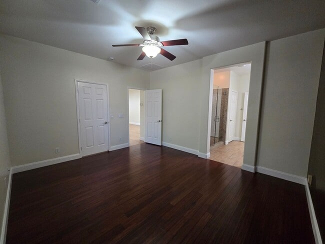 Building Photo - A Beautiful Single Story Townhouse! 3 Bed,...
