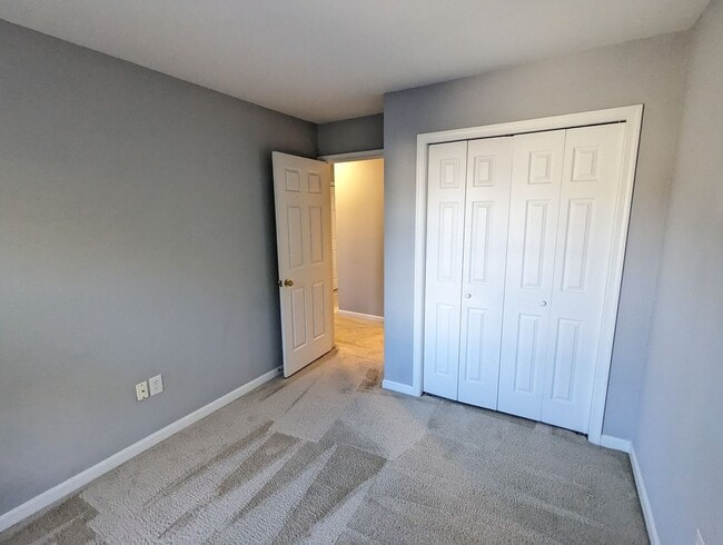 Building Photo - END UNIT townhouse in Ballenger Creek neig...