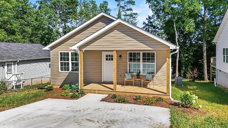 Building Photo - 812 Aubrey Ave